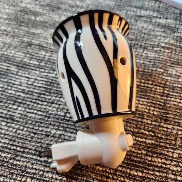 Scentsy Wall Warmer Plug In Black and White Zebra Print Retired - Picture 1 of 7